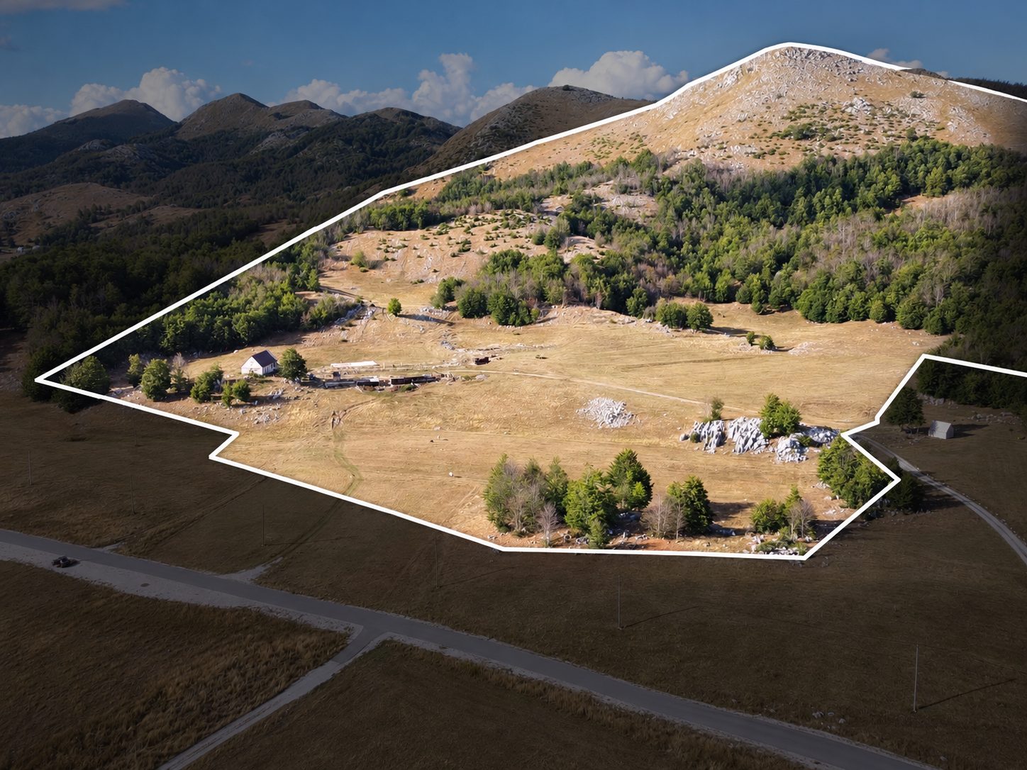 Aerial photograph of the 43.5 ha estate for sale near Nikšić, Montenegro, with its boundary drawn in white